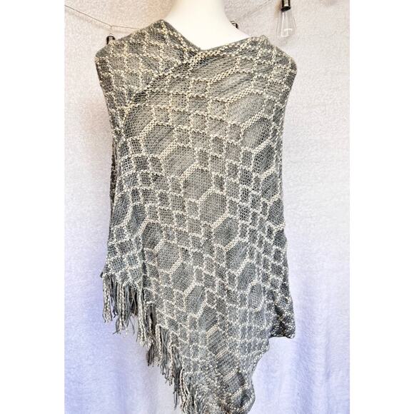 World Market Acrylic Blend Gray Cream Fringe Trim Asymmetrical Poncho One Size - Picture 6 of 8